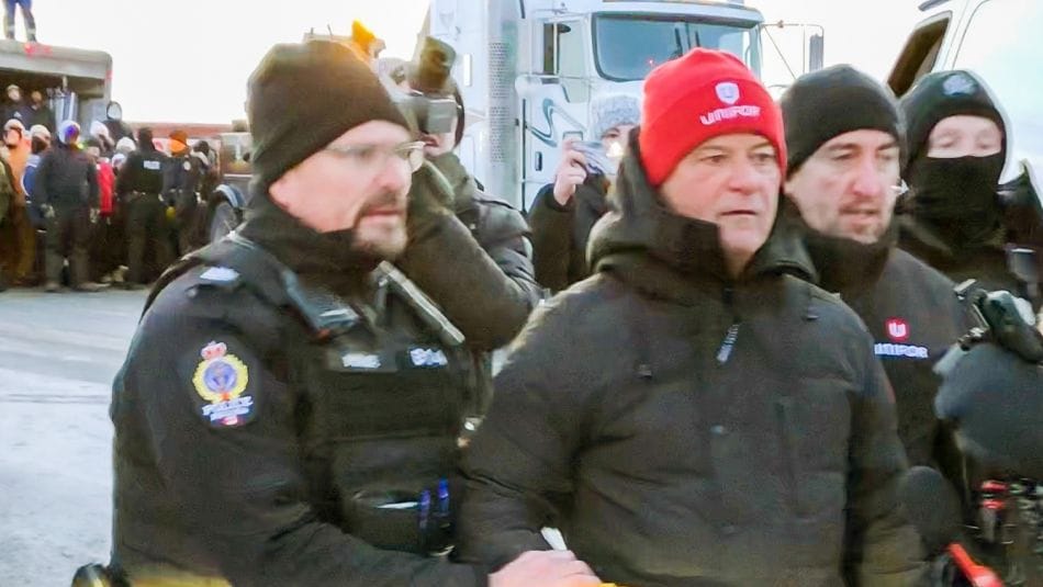 Photo of then-leader of Unifor Jerry Dias being arrested by police at refinery strike